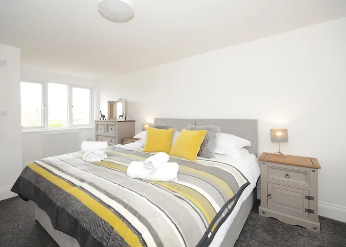 York Boutique House- Spacious & Stylish With Free Parking
