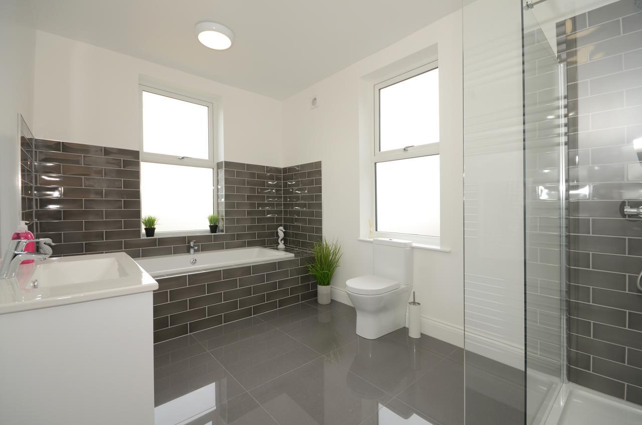 Boutique House- Spacious & Stylish With Free Parking Holiday home *