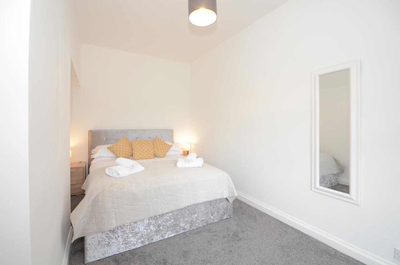 Boutique House- Spacious & Stylish With Free Parking