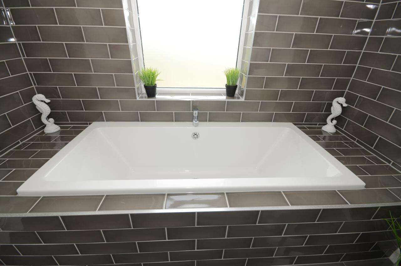 Boutique House- Spacious & Stylish With Free Parking